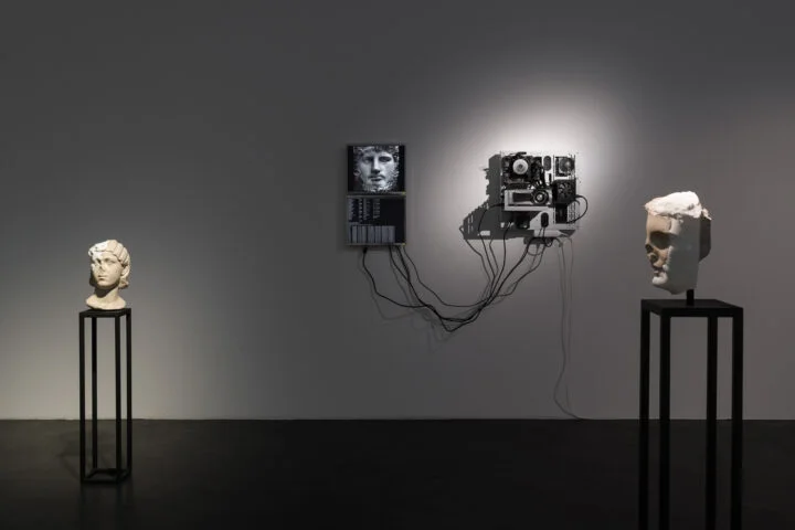 Bilde fra Egor Krafts kunstverk Content Aware Studies, som viser hvordan kunstig intelligens og 3D-printing kan brukes til å rekonstruere ødelagte kunstverk fra antikken.