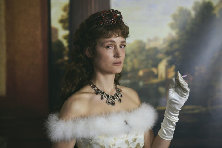 Bilde av keiserinne Elisabeth fra filmen Corsage.